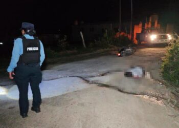 ¡En medio de un apagón! Matan a dos hombres motociclistas en una oscura y solitaria calle de Santa Rosa de Copán
