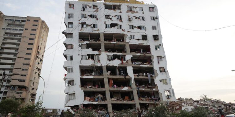El Servicio Geológico estima entre 10,000 y 100,000 muertos en Venezuela tras terremotos