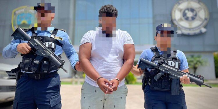 ¡Horroroso! Capturan a hombre acusado de abusar de su propia hija tras la muerte de su madre