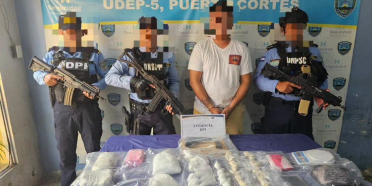 La Policía Nacional captura a un hombre con presunta droga valorada en un millón de lempiras en Puerto Cortés