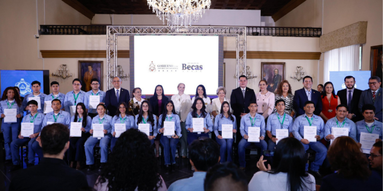 Destinan L224 millones para becas universitarias con apoyo mensual de L4,000