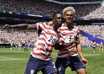 Estados Unidos vence a Australia, avanza con autoridad y se coloca como líder de su grupo