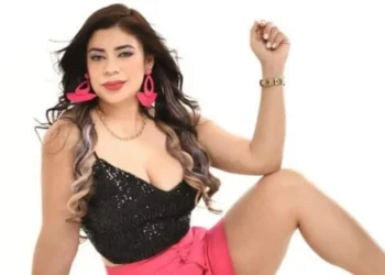 “En una mochila llevaron dólares falsos y bolsas del BCH”: Mamá de la “Barbie Fiscal” asegura que a ella le implantaron pruebas