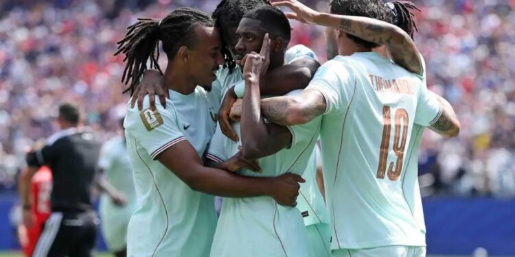 Francia golea a Noruega
