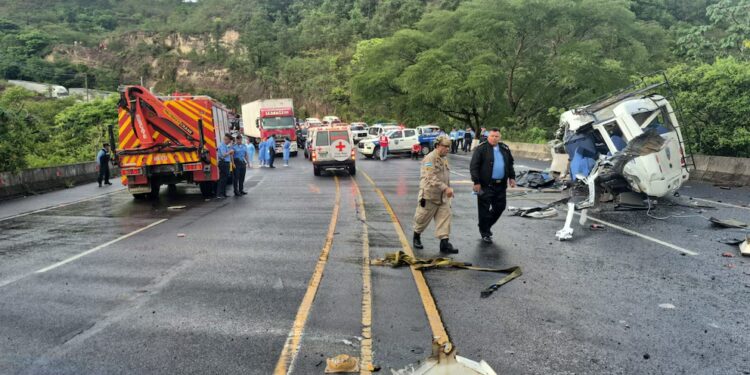 Cuatro policías permanecen en cuidados intensivos tras fatal accidente que dejo como saldo siete uniformados muertos