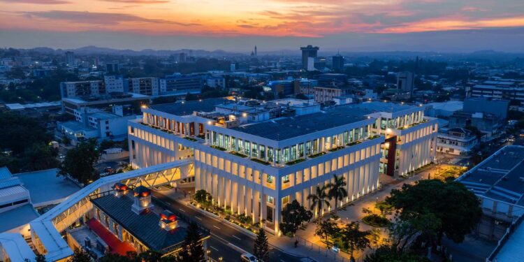 Hondureños podrán acudir y recibir atención médica gratuita en nuevo hospital salvadoreño