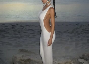 Kylie Jenner deslumbra con su figura durante vacaciones en Turks y Caicos