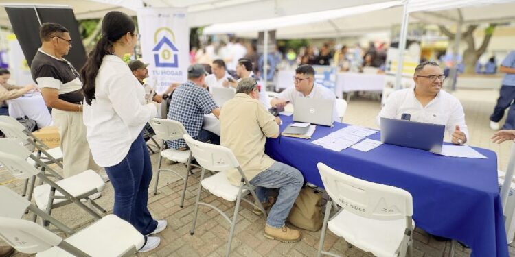 IP fortalece atención ciudadana en feria de servicios para personas desplazadas y en riesgo