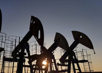 El petróleo de Texas sube un 2.2 %, hasta 70.75 dólares, atento a la tregua de EEUU e Irán
