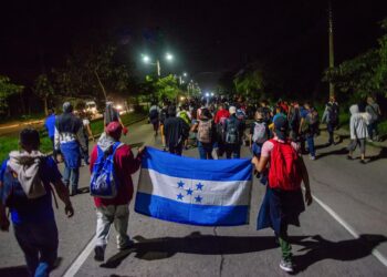 Conadeh advierte que miles de hondureños siguen huyendo del país por falta de protección frente a la violencia y el desplazamiento