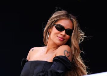 Karol G reapareció con estilo imponente y encendió las redes con un mensaje que ya divide opiniones