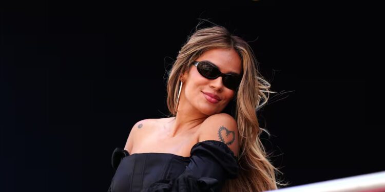 Karol G reapareció con estilo imponente y encendió las redes con un mensaje que ya divide opiniones