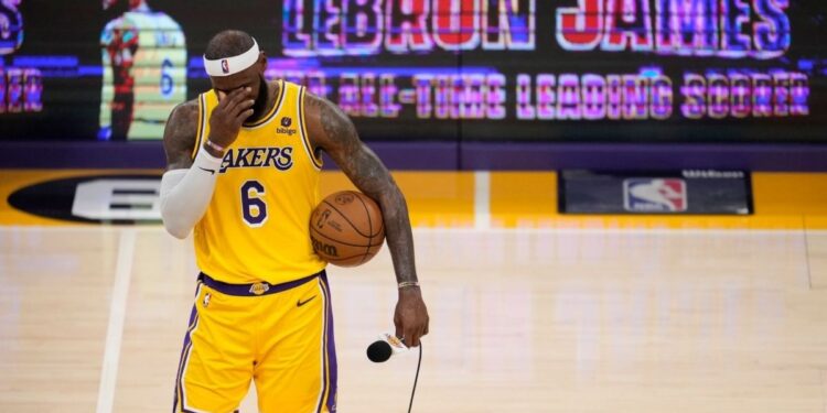LeBron James deja Los Angeles Lakers