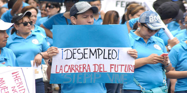 Más de 200 mil hondureños desempleados y 2 millones en precariedad laboral, según el INE
