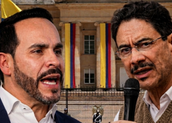 Cepeda denuncia un presunto plan de “autoatentado” contra De la Espriella para favorecerlo