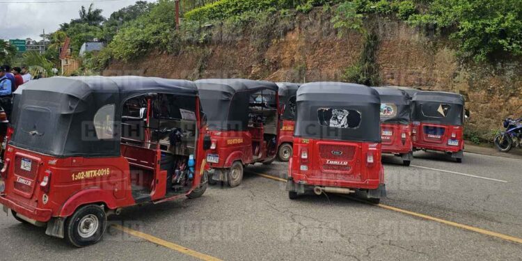 ¡Protesta! Mototaxistas de Campamento rechazan ingreso de unidades “ilegales”
