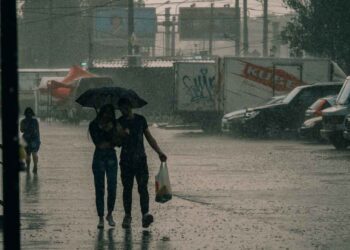 Onda tropical y vaguada dejarán hoy lluvias y tormentas eléctricas en sectores de Honduras