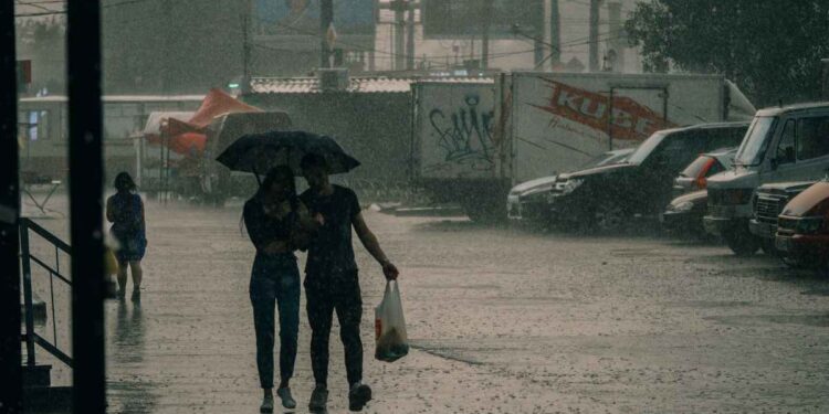 Onda tropical y vaguada dejarán hoy lluvias y tormentas eléctricas en sectores de Honduras