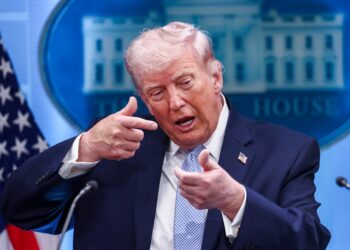 Trump amenaza con atacar Irán y asegura que podría tomar el país si desplegara tropas