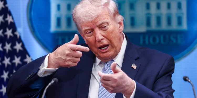 Trump amenaza con atacar Irán y asegura que podría tomar el país si desplegara tropas