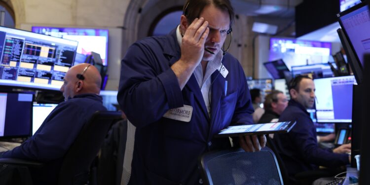 Wall Street cae con fuerza por la inflación en EE.UU. y la tensión entre Washington y Teherán