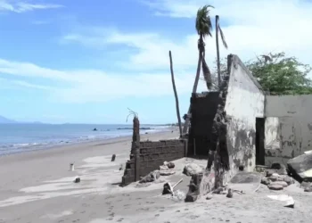 Cedeño, la aldea de Choluteca que se resiste a desaparecer pese a que el mar le roba terreno