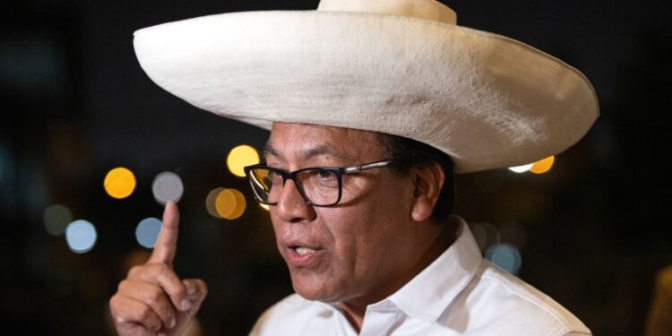 Roberto Sánchez se muestra confiado y pide esperar el conteo en Perú