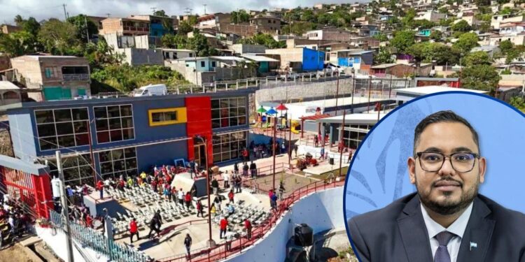 Ministro es obligado a quitar placa en centro integral construido por Xiomara Castro: “Pido disculpas”