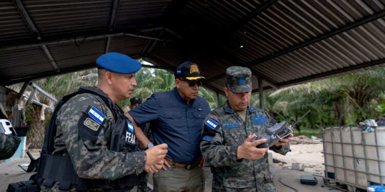 ​Subsecretario de Defensa supervisa intensificados operativos militares en el Bajo Aguán