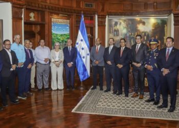 Alcalde Juan Diego Zelaya comparte con el presidente Nasry Asfura alcances de congreso sobre gestión de riesgos