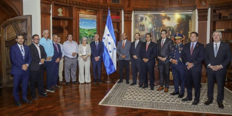 Alcalde Juan Diego Zelaya comparte con el presidente Nasry Asfura alcances de congreso sobre gestión de riesgos