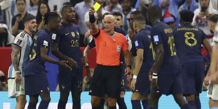 Revelaron cuánto podrían ganar los árbitros en el Mundial: la cifra por llegar a dirigir la final