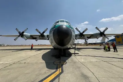 Bolivia envía avión Hércules con 20 rescatistas y seis toneladas de ayuda humanitaria para afectados por el terremoto en Venezuela