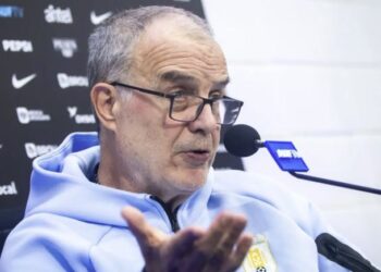 Marcelo Bielsa explicó por qué excluyó a Luis Suárez y Nahitan Nández de la lista de Uruguay para el Mundial 2026