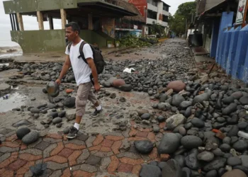 La tormenta Cristina deja a más de 200 personas en albergues e inundaciones en El Salvador