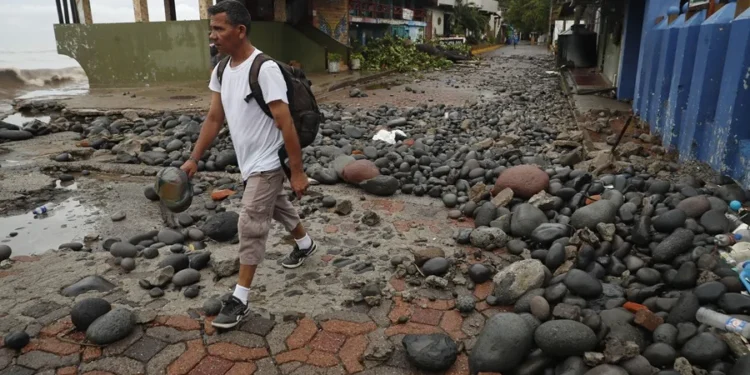 La tormenta Cristina deja a más de 200 personas en albergues e inundaciones en El Salvador