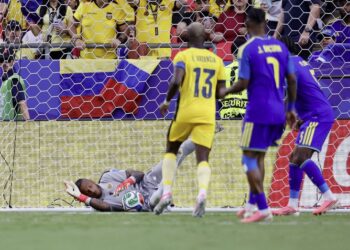 El show de 15 atajadas del arquero de Curazao en el inolvidable empate contra Ecuador