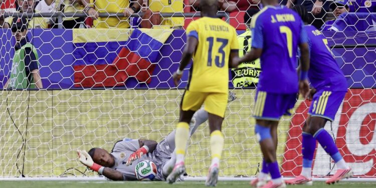 El show de 15 atajadas del arquero de Curazao en el inolvidable empate contra Ecuador