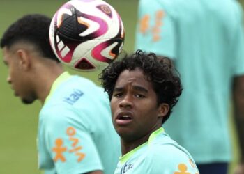 “Cuando eliminas todo eso de tu vida, las cosas se vuelven más fáciles”: Endrick, el jugador que aprendió a ignorar las redes sociales