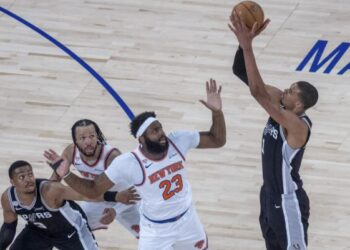 Los Spurs aguan la fiesta de los Knicks en Nueva York