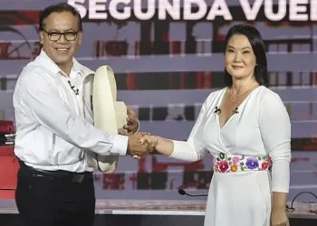 Keiko Fujimori adelanta a Roberto Sánchez, pero menos de 1,000 votos los separan en las disputadas presidenciales