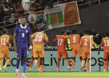 Francia, uno de los candidatos a ganar el Mundial, perdió como local 2-1 con Costa de Marfil