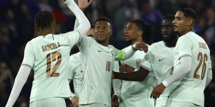 Con tres goles de Olise, Francia le ganó a Irlanda del Norte en su último amistoso antes del Mundial