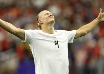 Con un gol de Haaland sobre el final, Noruega le ganó 2-1 a Costa de Marfil y enfrentará a Brasil en los octavos 