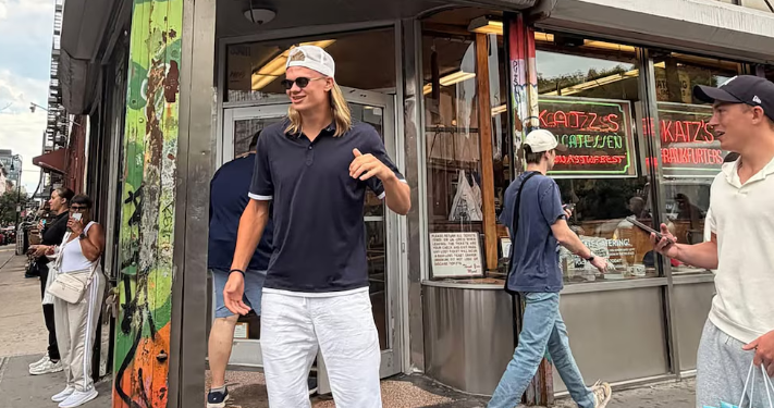 Haaland sorprendió con su paseo como un turista más por las calles de Nueva York