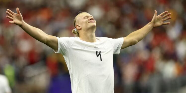 Con un gol de Haaland sobre el final, Noruega le ganó 2-1 a Costa de Marfil y enfrentará a Brasil en los octavos 