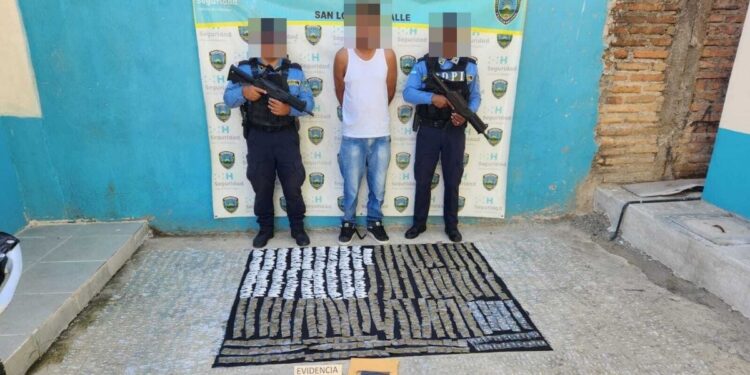 http://panvu.com/cae-presunto-integrante-de-la-mara-ms-13-con-mas-de-2900-dosis-de-estupefacientes-en-san-lorenzo-valle/