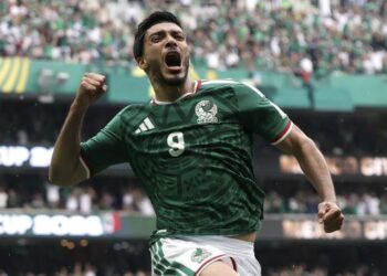 Raúl Jiménez, de cabeza y con el alma: el gol contra Sudáfrica que dedicó a su papá en el Mundial 2026