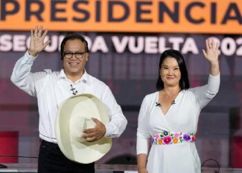 Ventaja de Sánchez sobre Fujimori se reduce en el escrutinio final en Perú