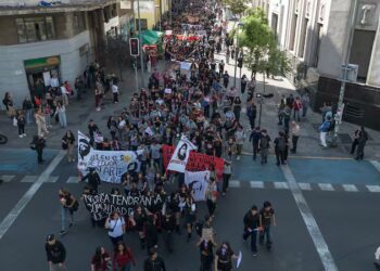 Protestas acompañan la primera comparecencia de Kast ante el Parlamento de Chile